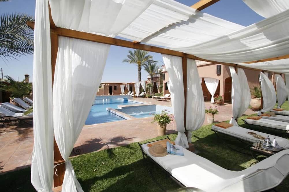 בריכה תמונה