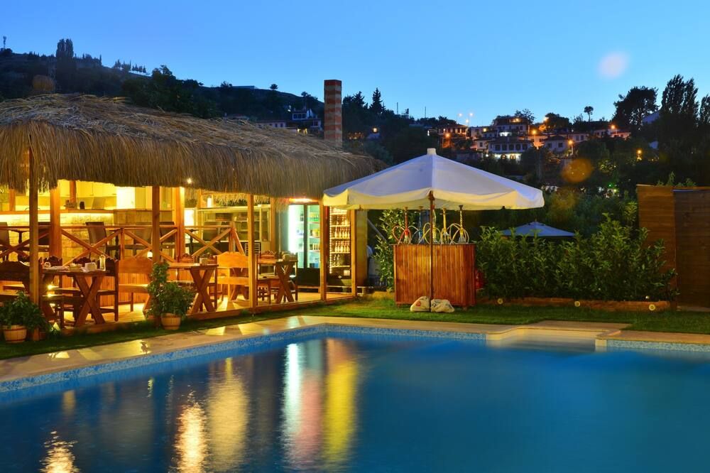 בריכה תמונה