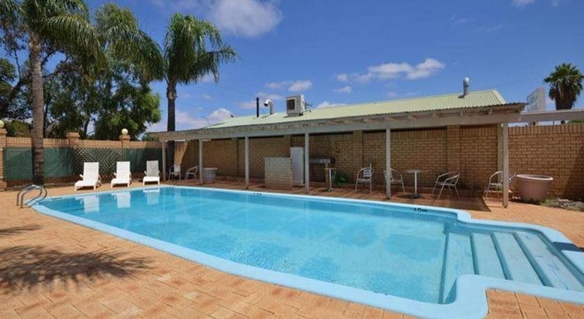 בריכה תמונה