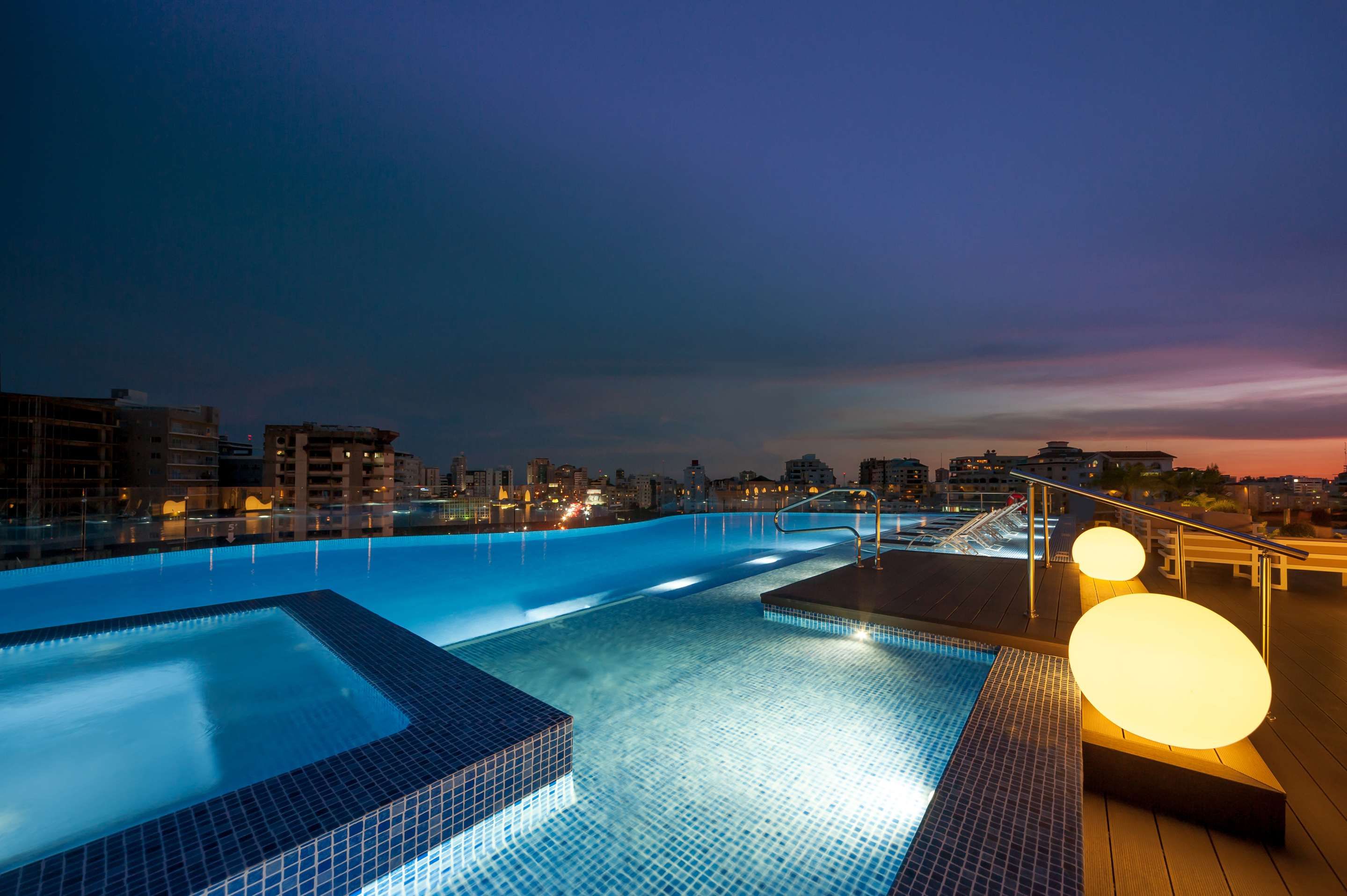 בריכה תמונה