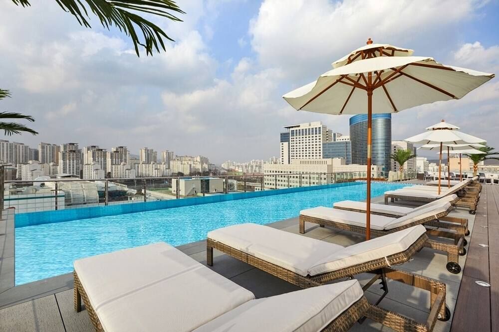 בריכה תמונה