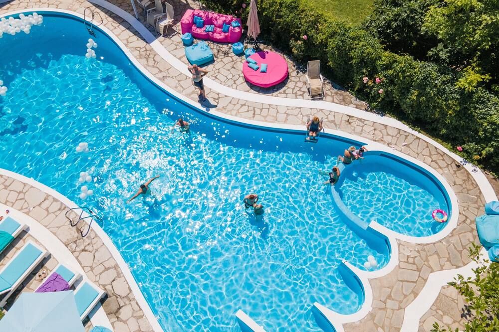 בריכה תמונה