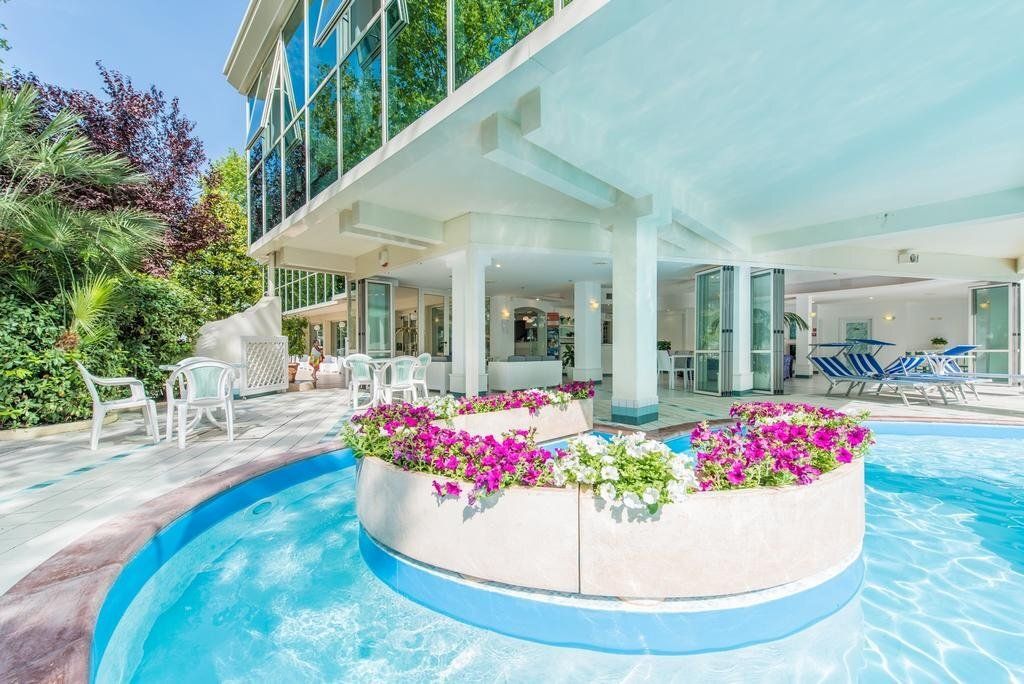 בריכה תמונה