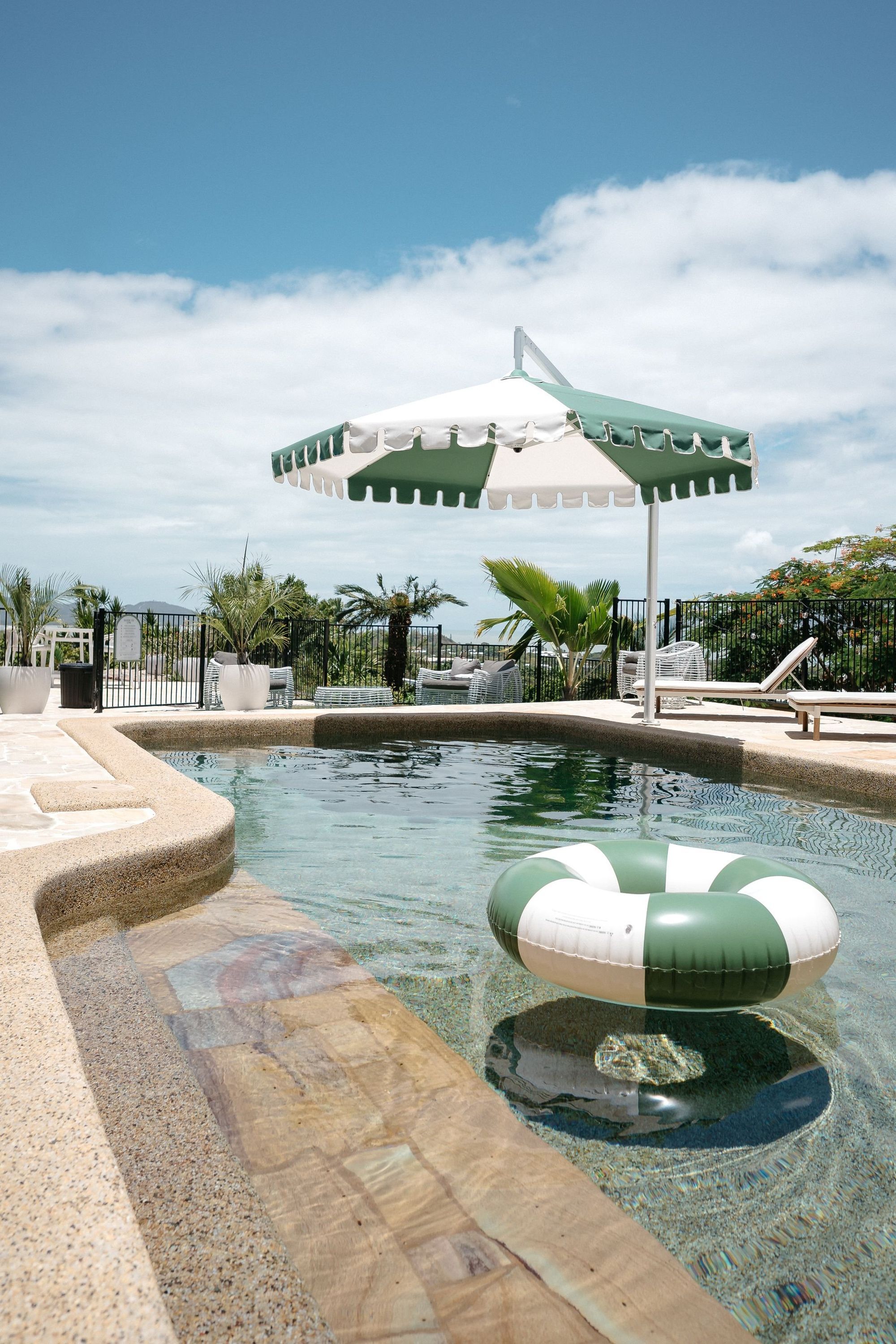 בריכה תמונה