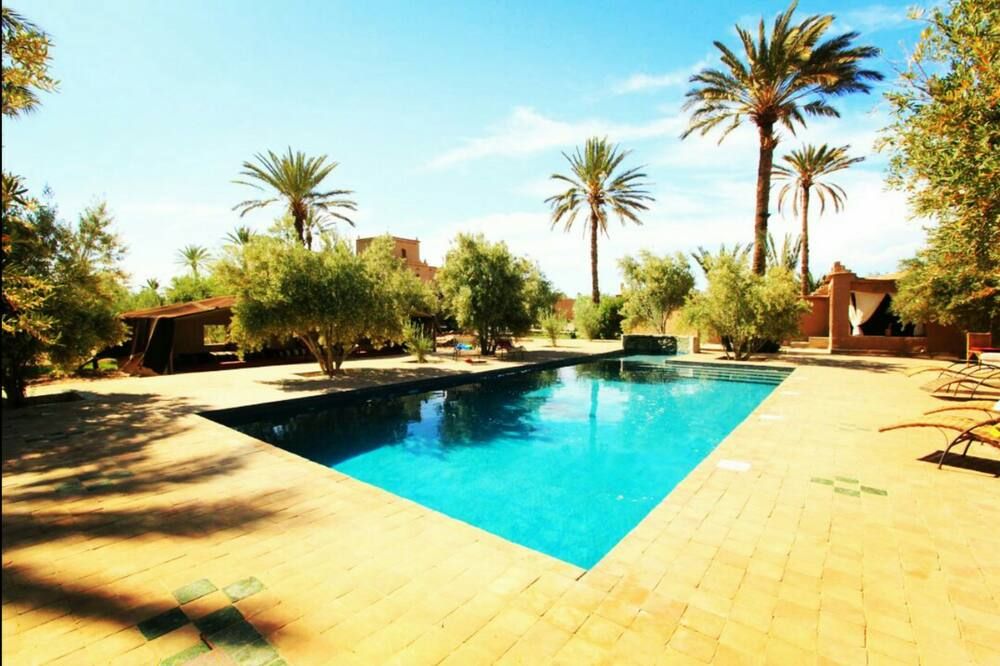 בריכה תמונה