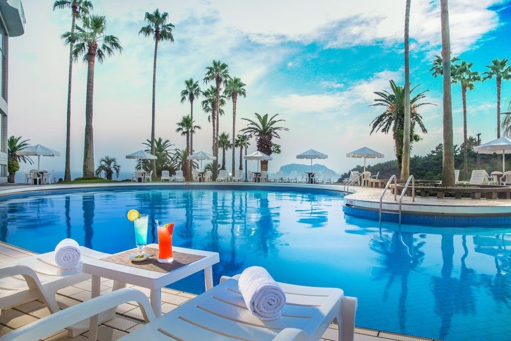 בריכה תמונה