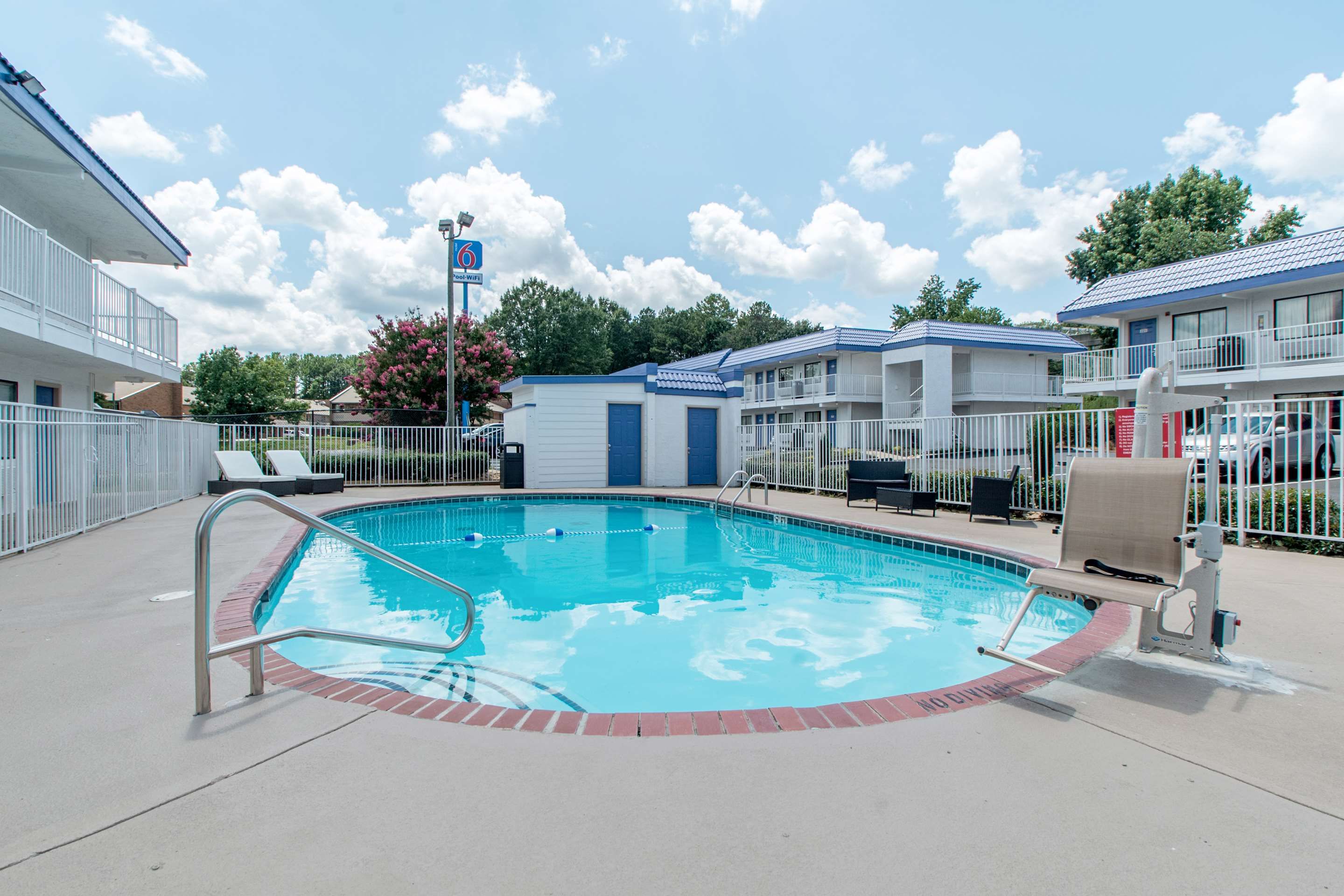 בריכה תמונה