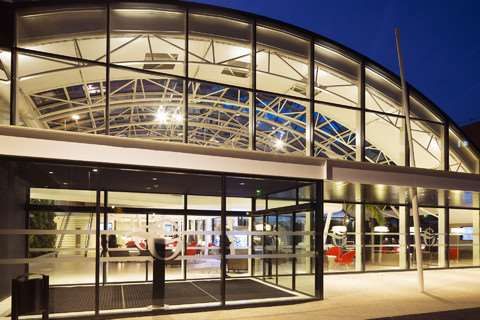 כניסה למלון