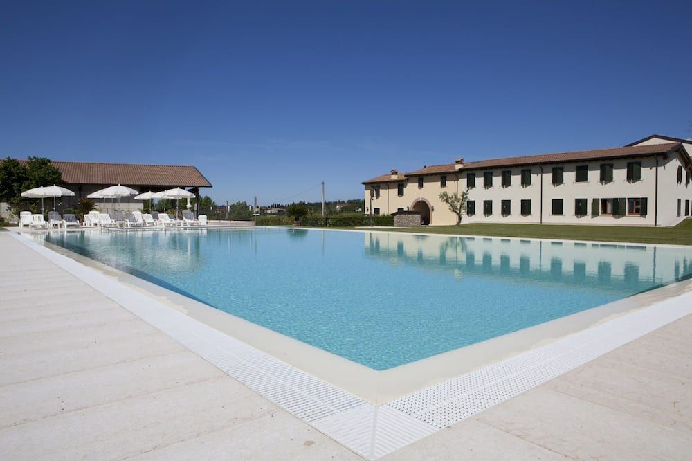 בריכה תמונה