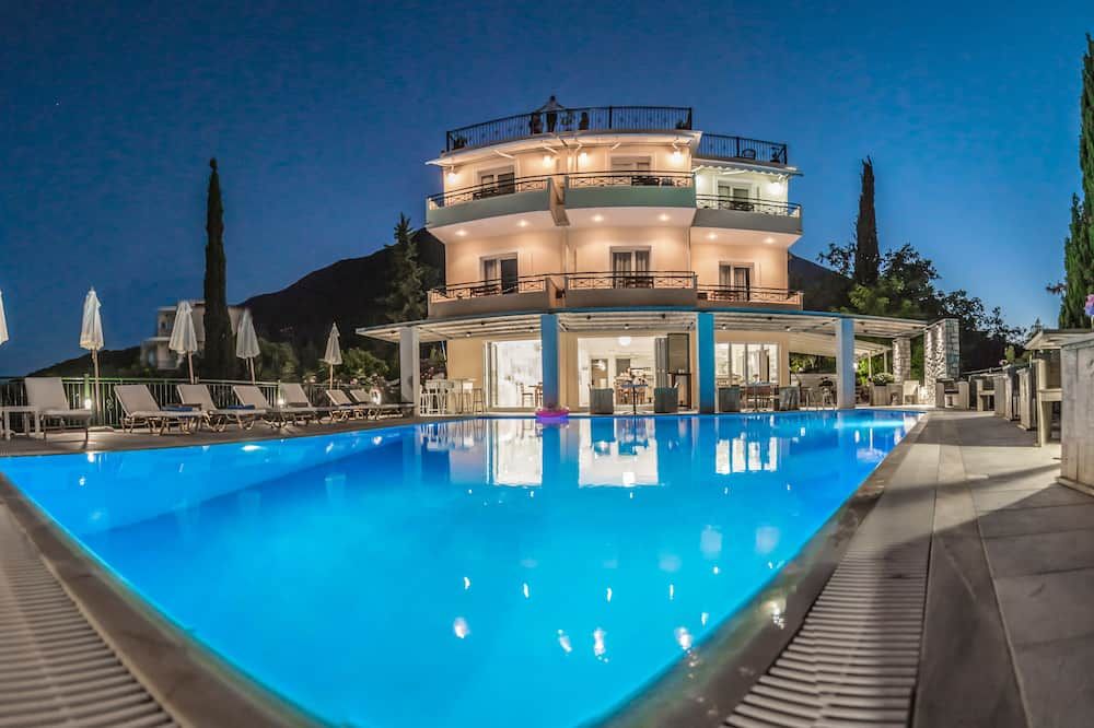 בריכה תמונה