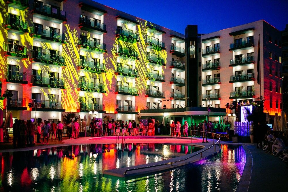 בריכה תמונה