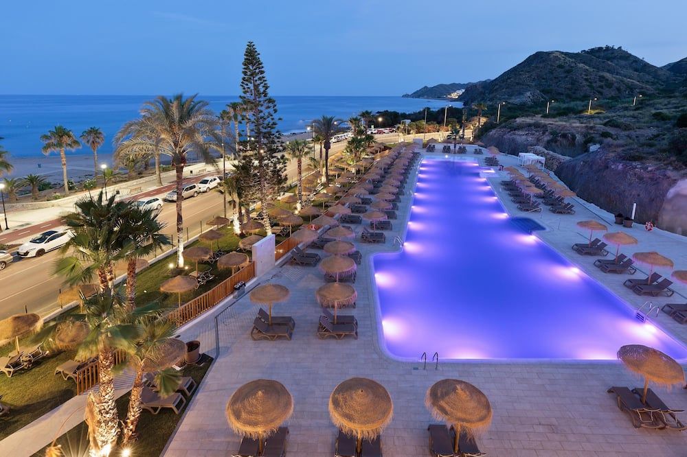 בריכה תמונה