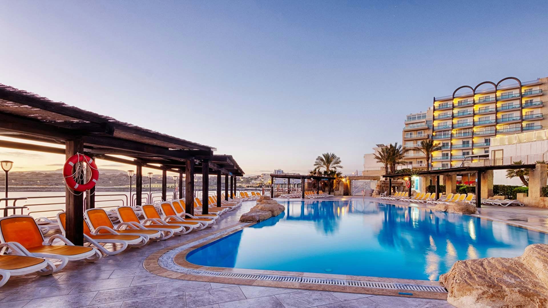 בריכה תמונה