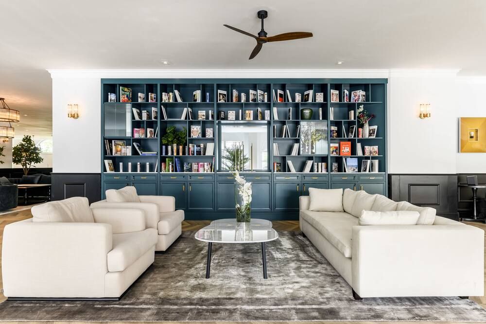 כניסה למלון