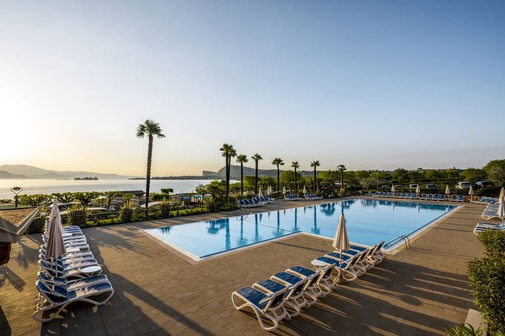 בריכה תמונה