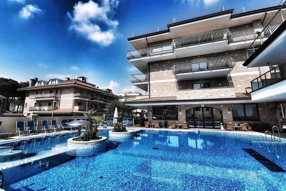 בריכה תמונה