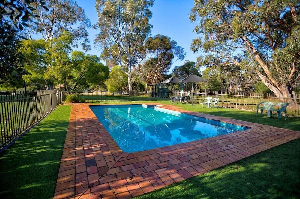 בריכה תמונה