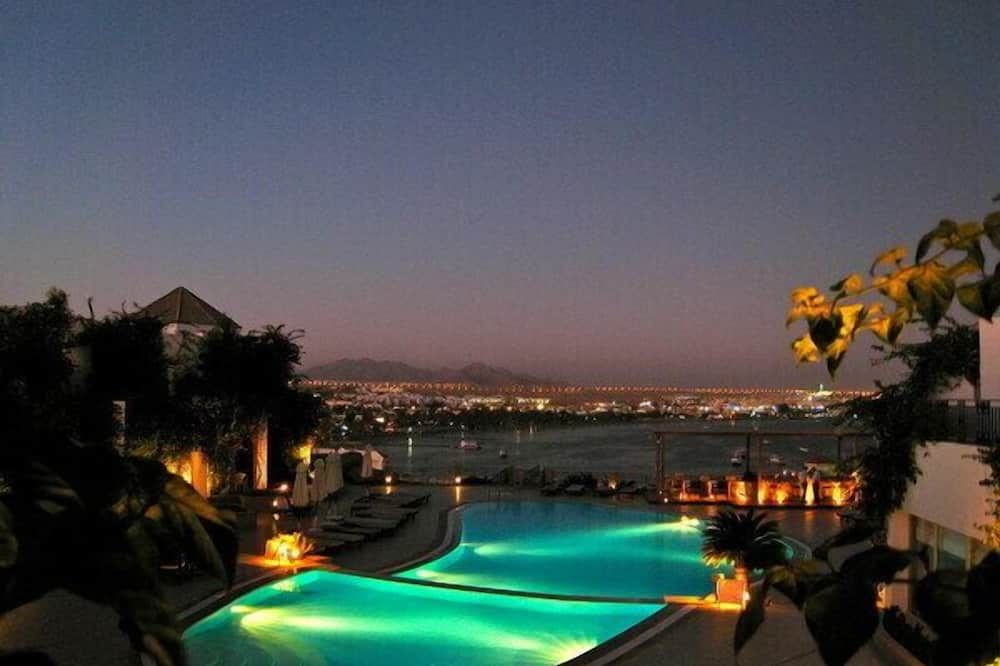 בריכה תמונה