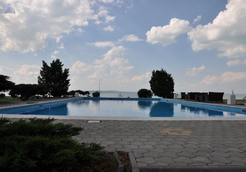 בריכה תמונה