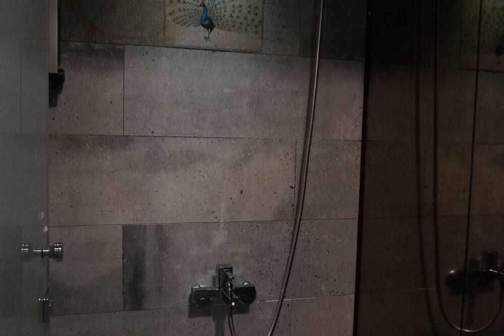 אחר תמונה