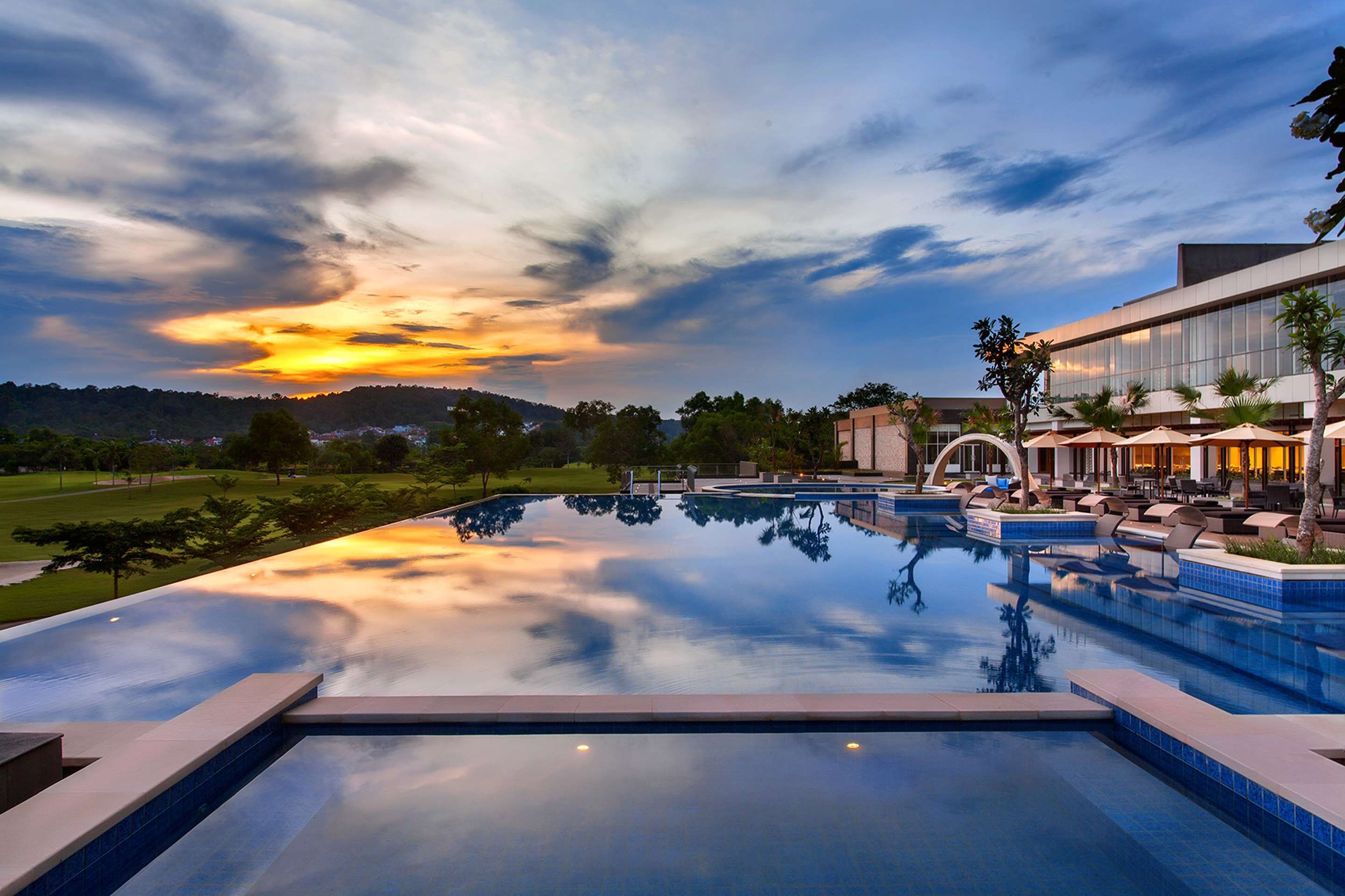 בריכה תמונה