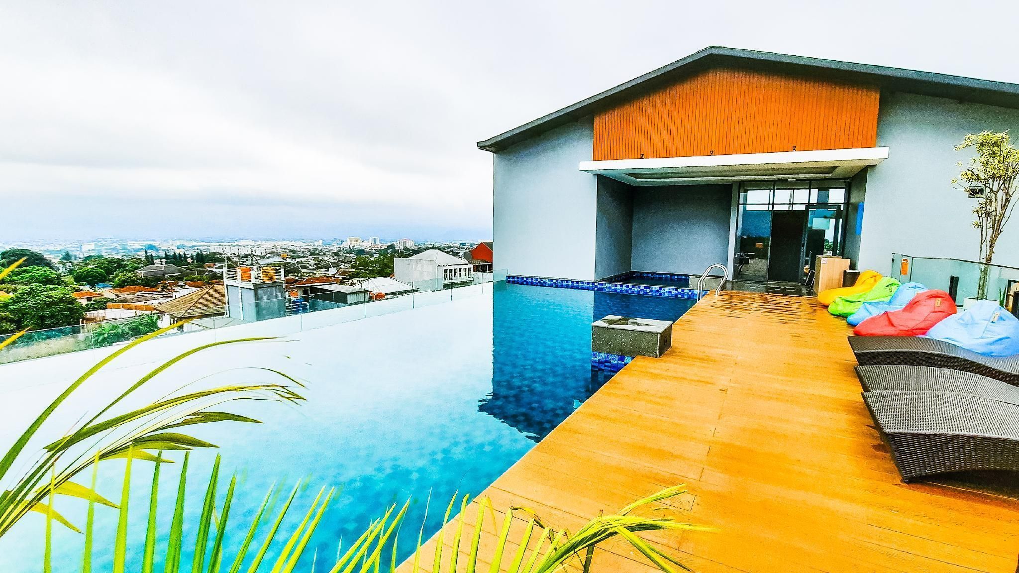 בריכה תמונה