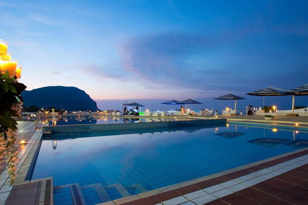 בריכה תמונה