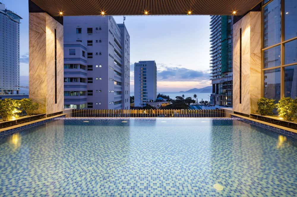 בריכה תמונה