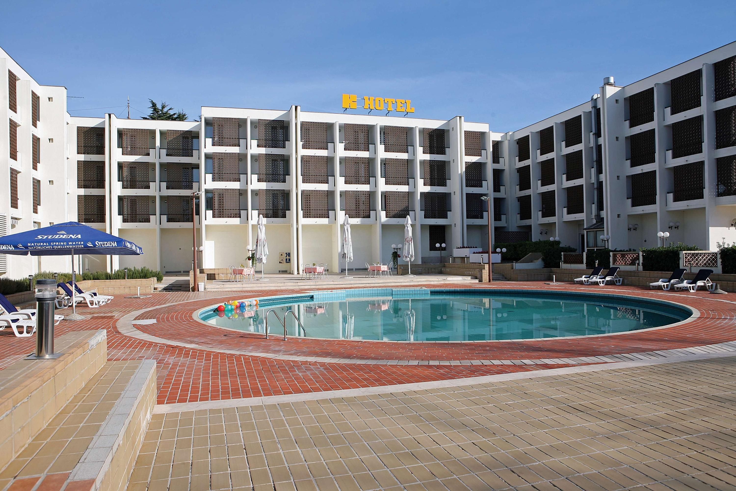 בריכה תמונה