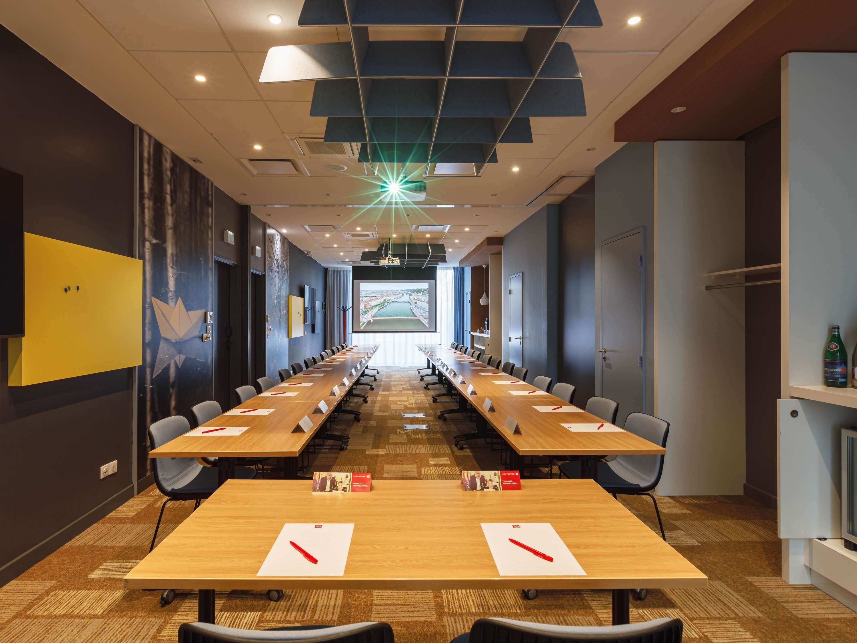 מסעדה תמונה