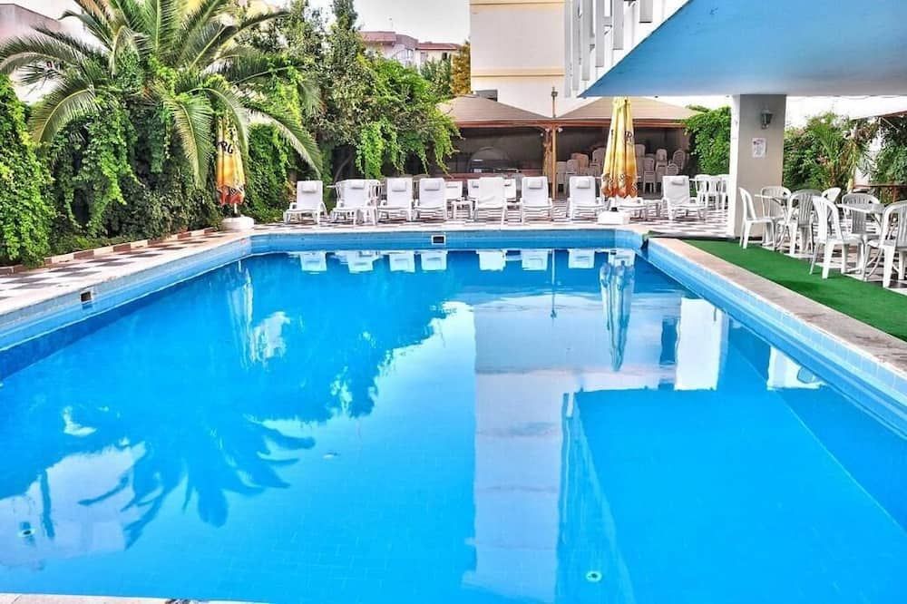 בריכה תמונה