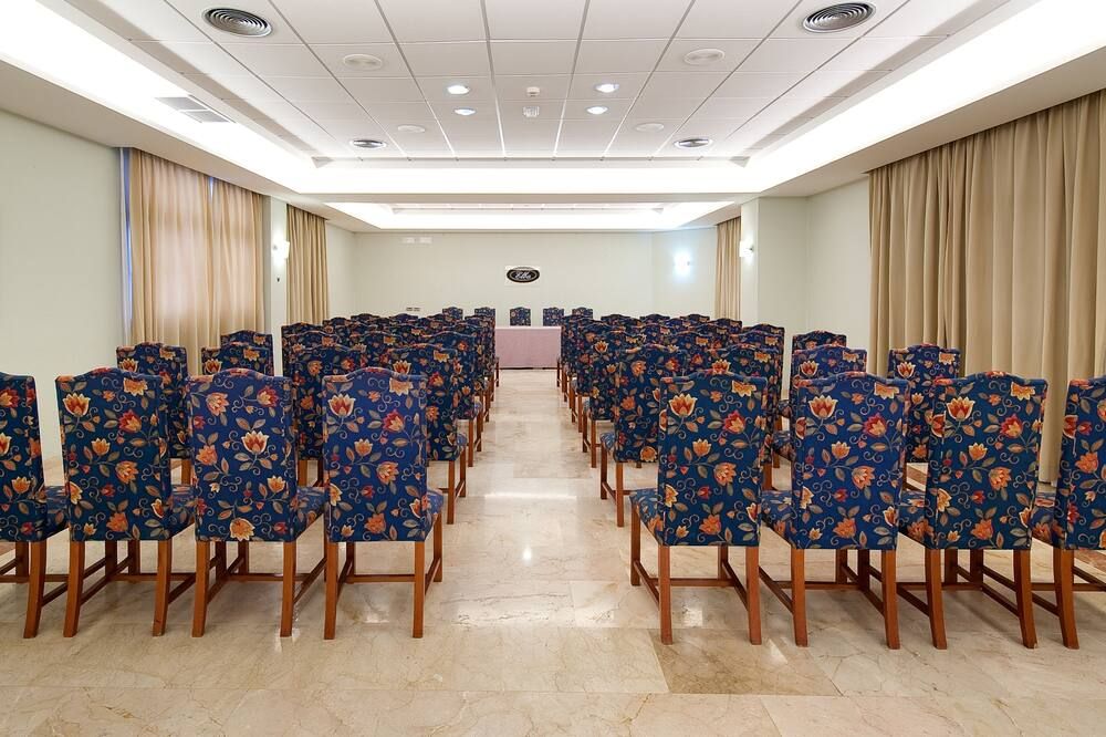 חדר ישיבות