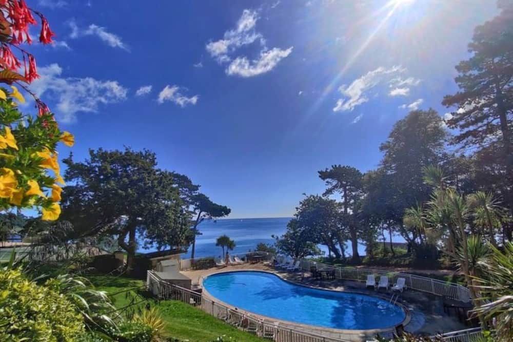 בריכה תמונה