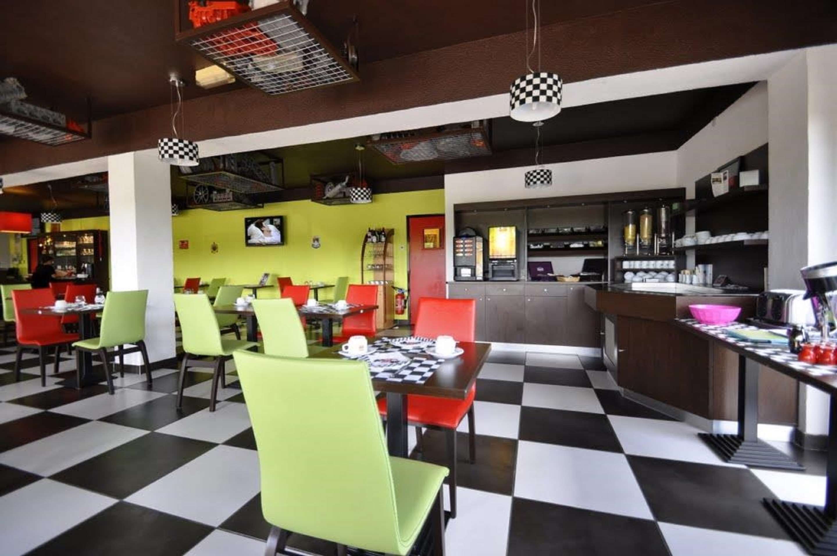 מסעדה תמונה