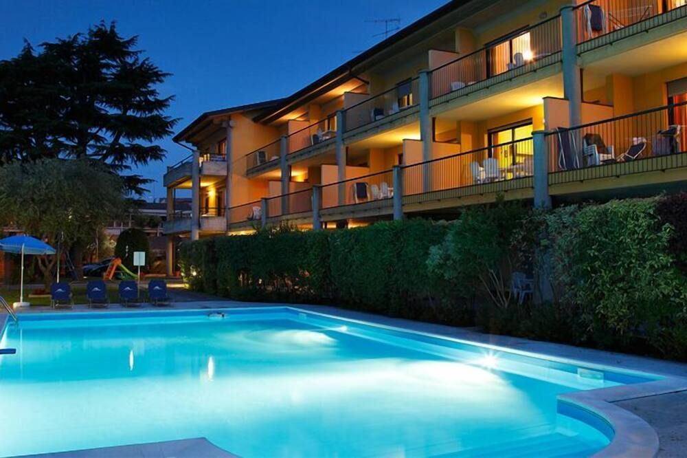 בריכה תמונה