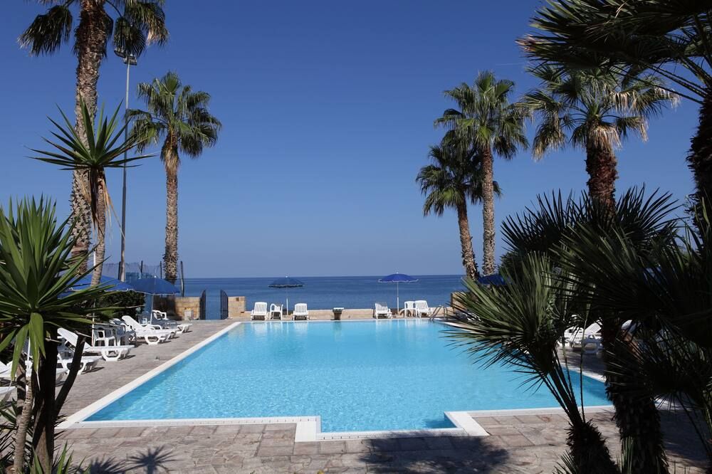 בריכה תמונה