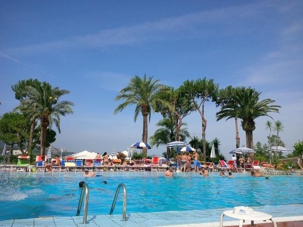 בריכה תמונה