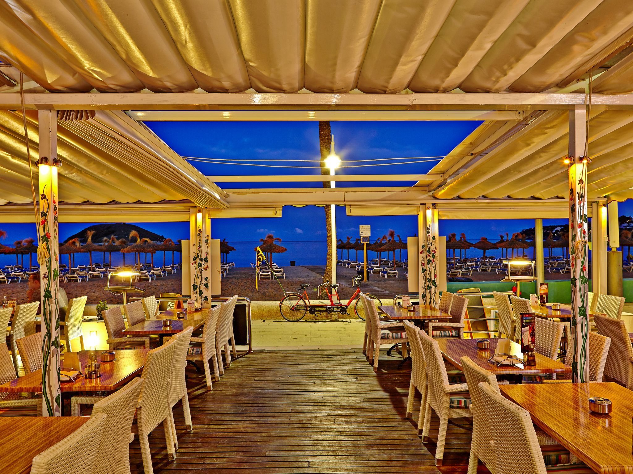 מסעדה תמונה