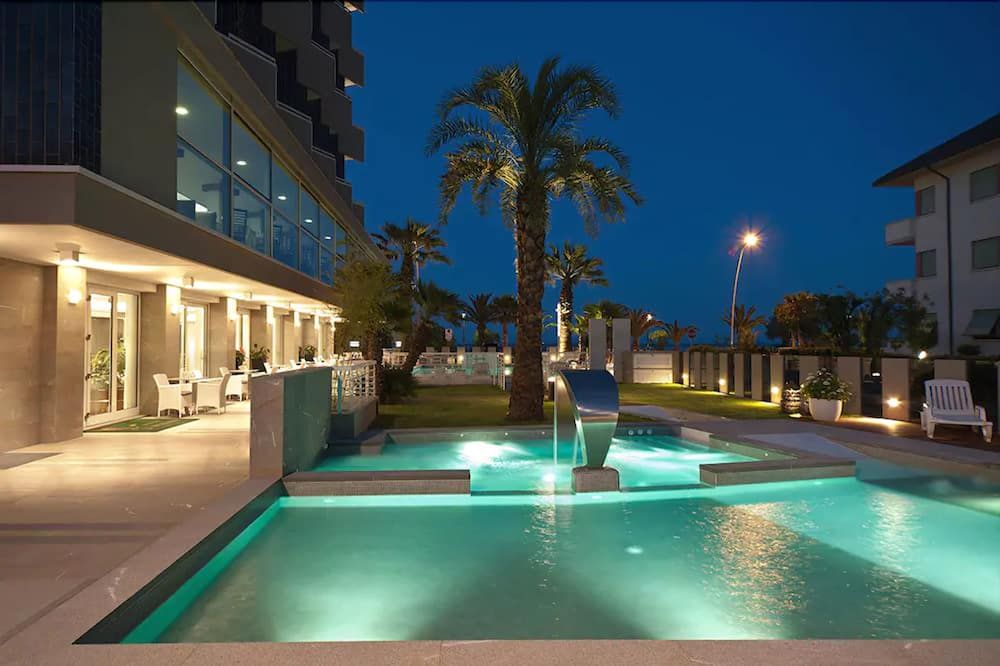 בריכה תמונה