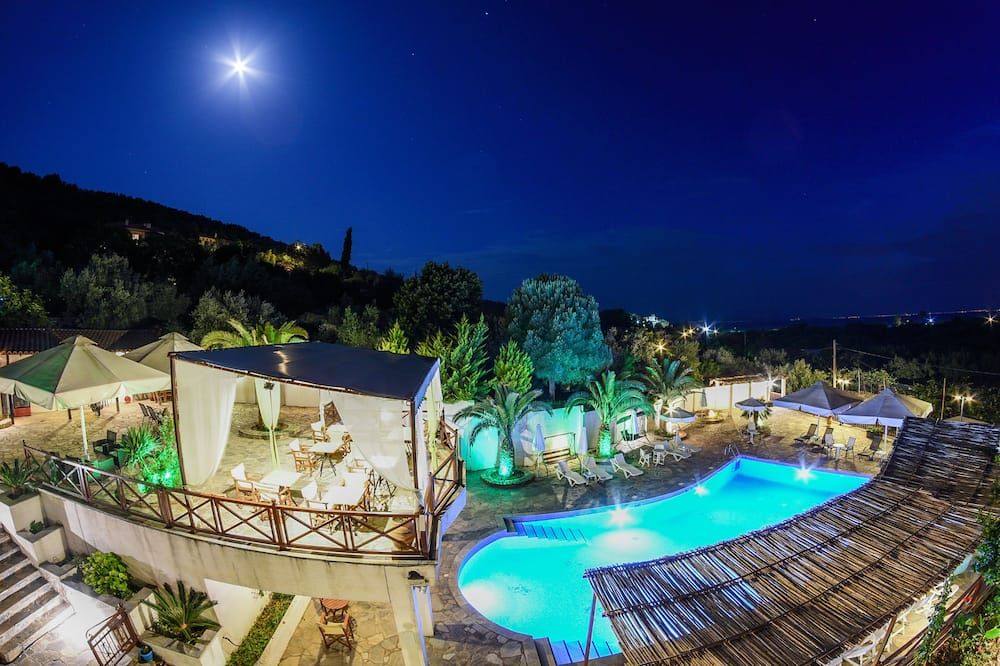 בריכה תמונה