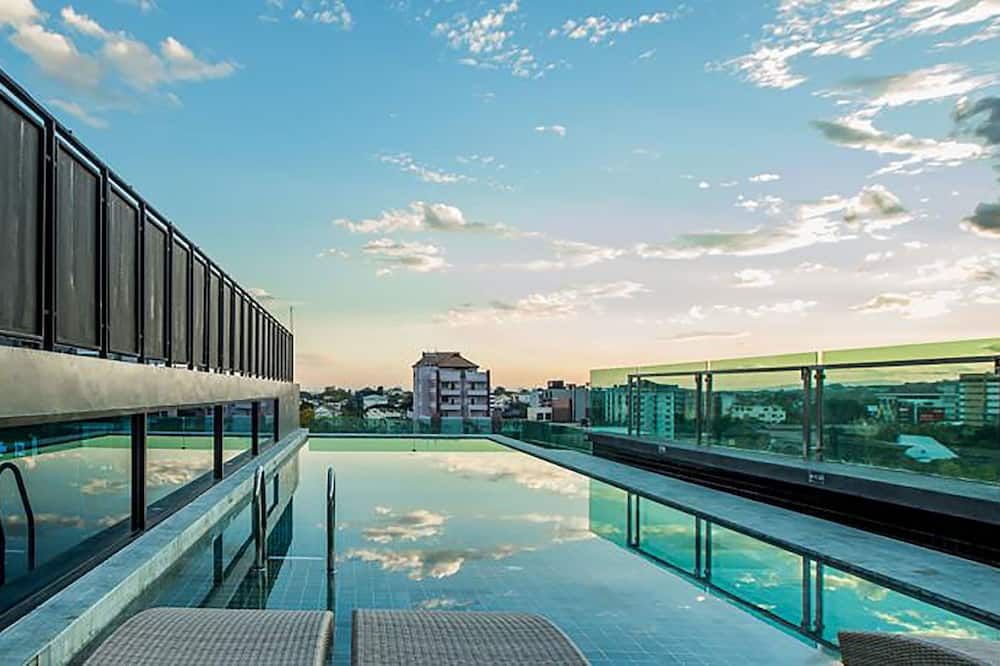 בריכה תמונה