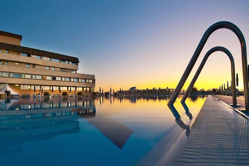 בריכה תמונה