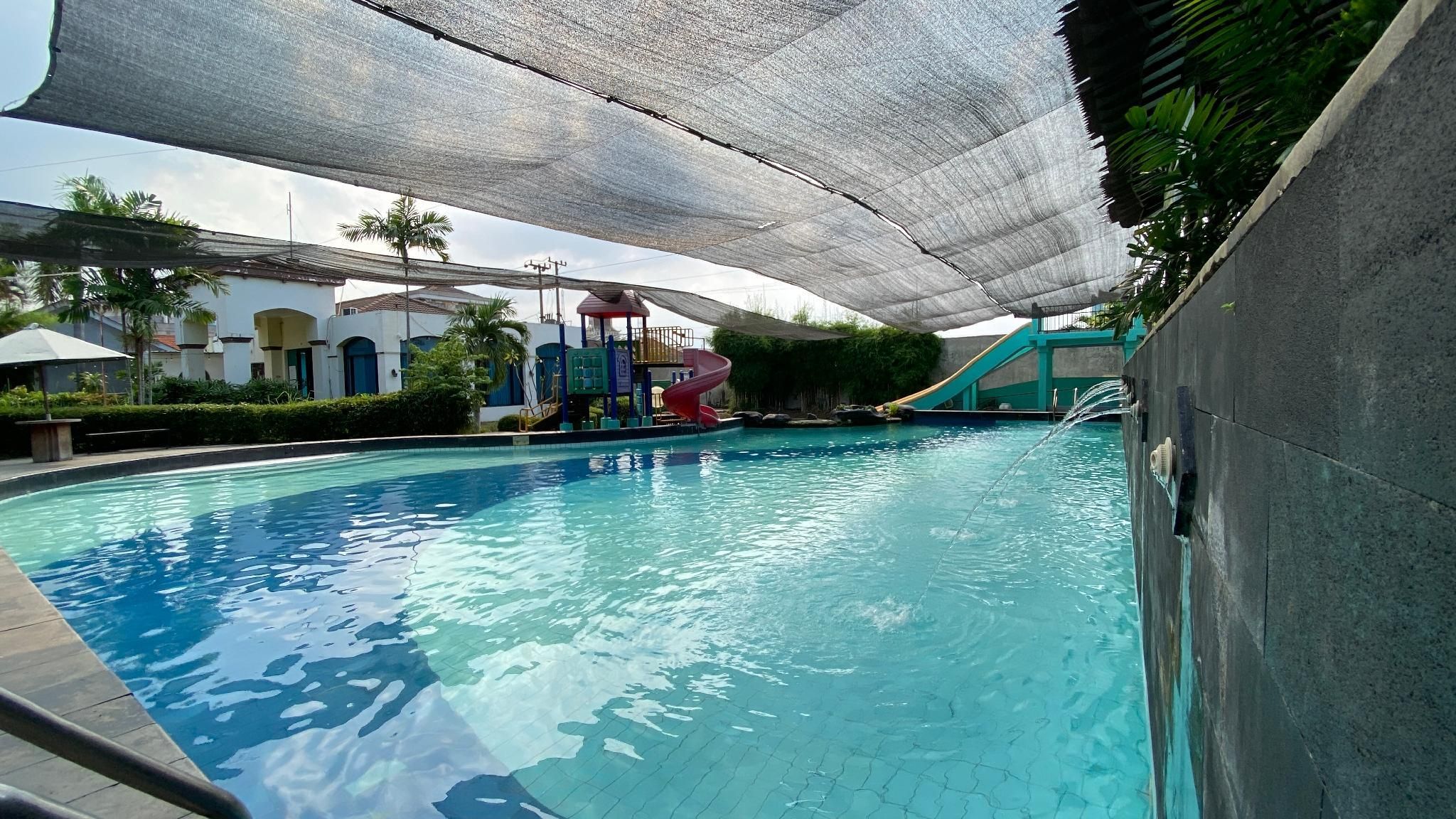 בריכה תמונה