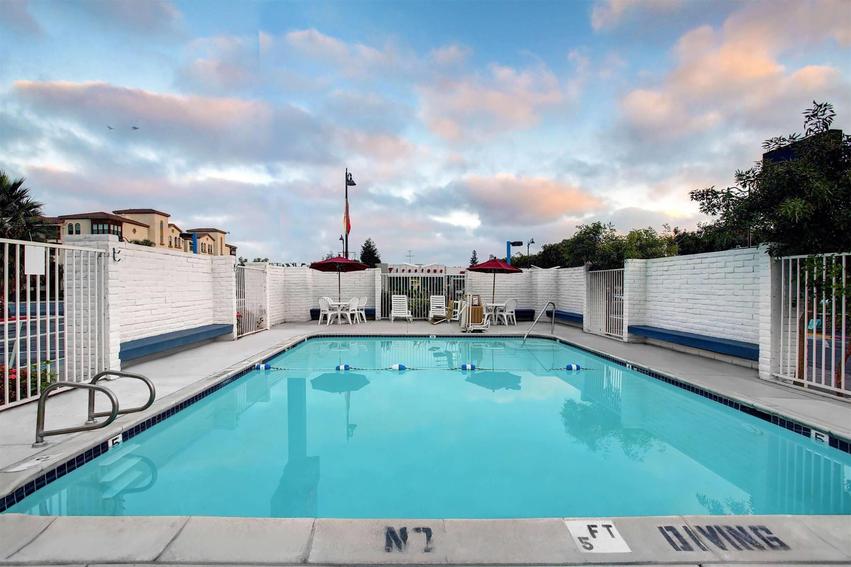 בריכה תמונה