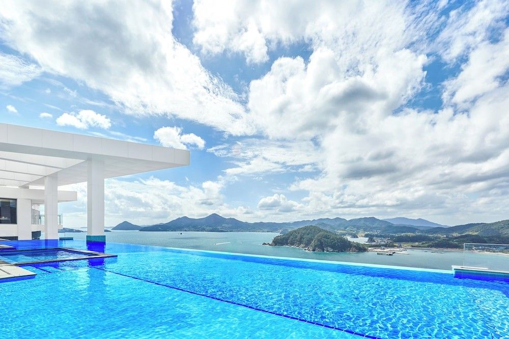 בריכה תמונה