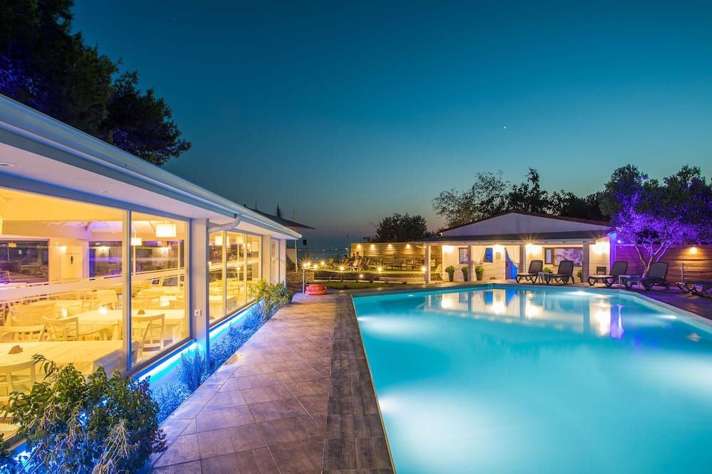 בריכה תמונה