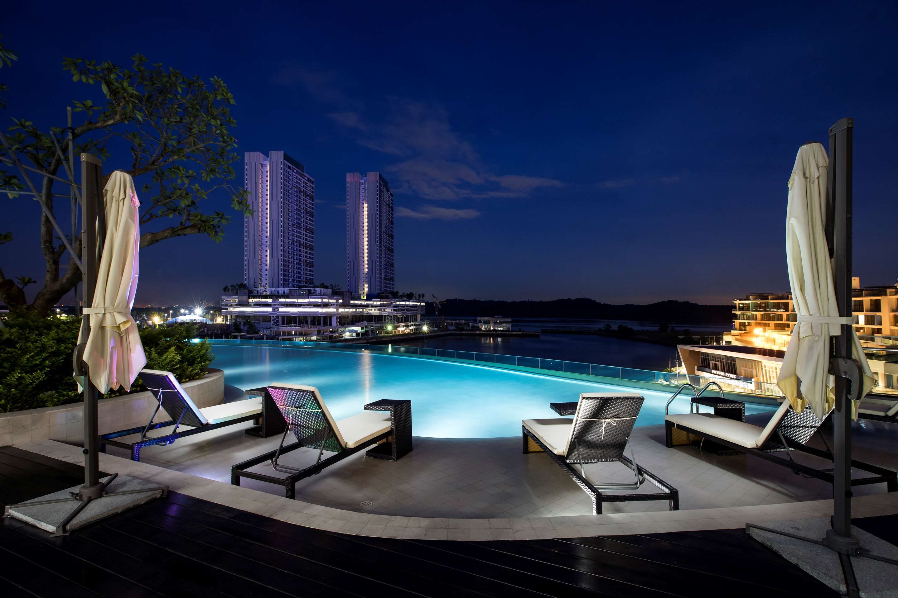 בריכה תמונה