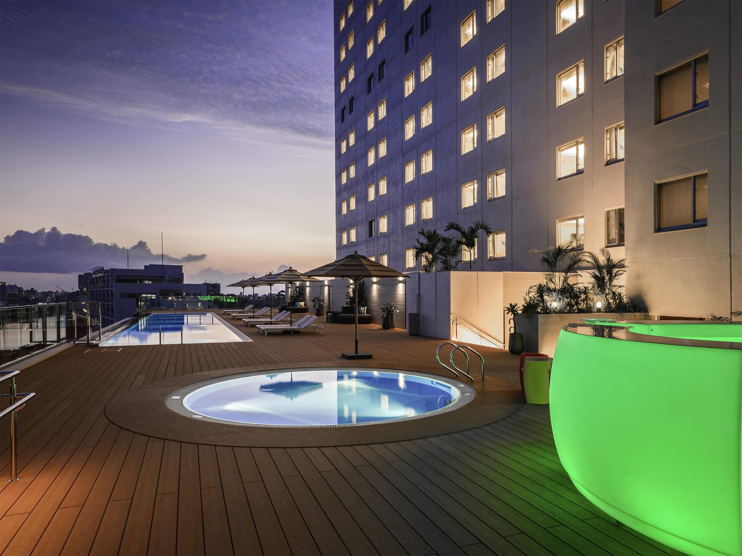 בריכה תמונה