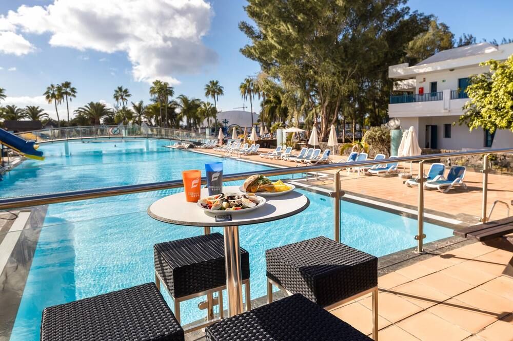 בריכה תמונה