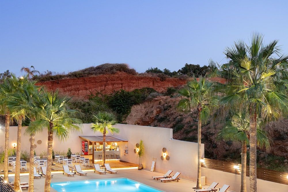 בריכה תמונה